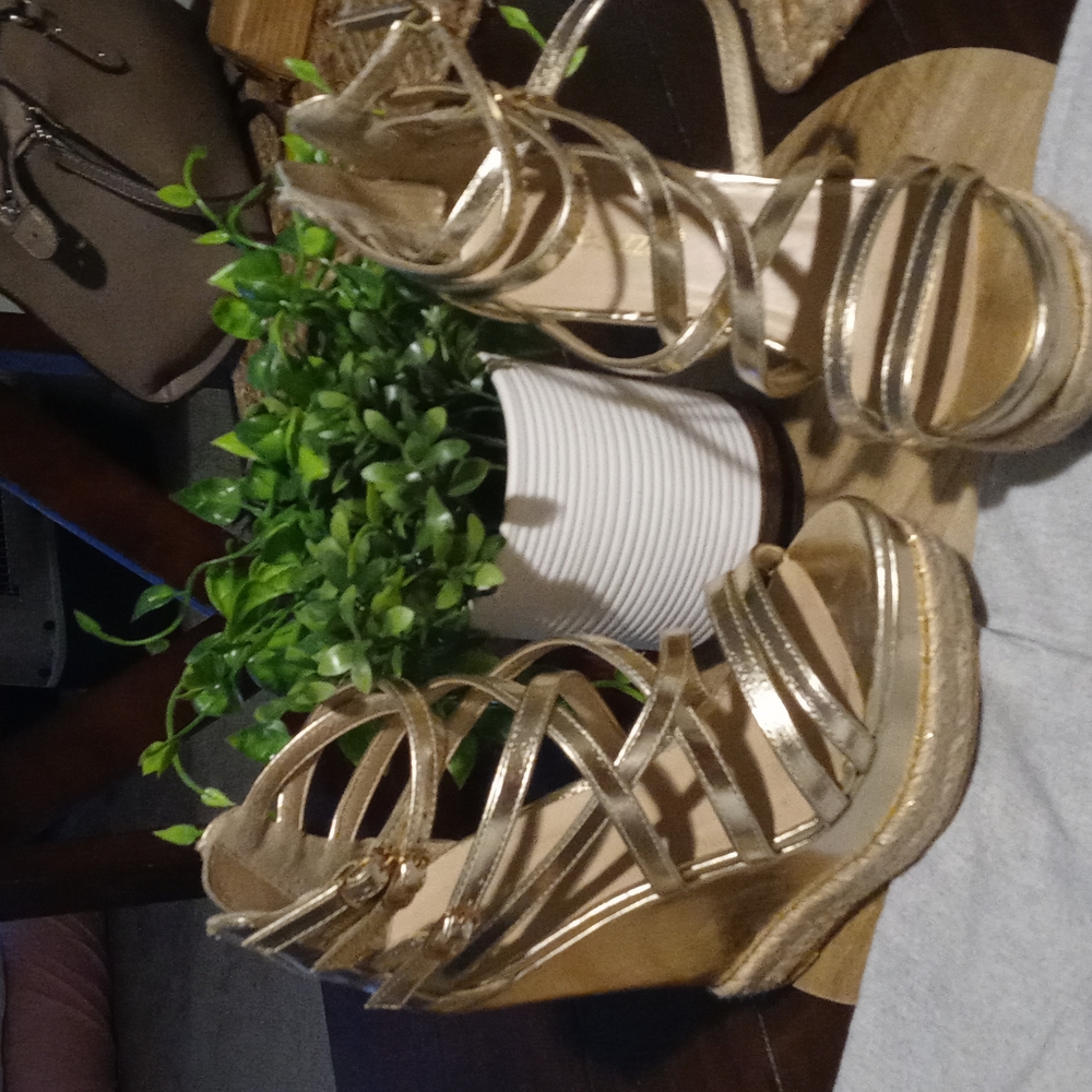 Gold platforms